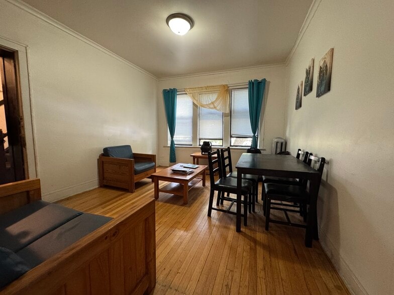 7342 S Kingston Ave, Chicago, IL for sale - Building Photo - Image 3 of 5