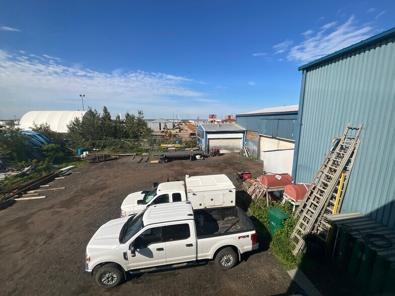 2830 121 Av NE, Edmonton, AB à vendre - Photo du bâtiment - Image 3 de 22