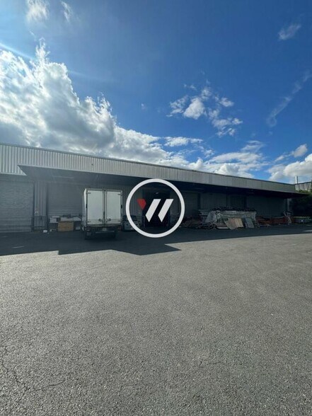 Industrial in Sarcelles for lease - Building Photo - Image 2 of 12