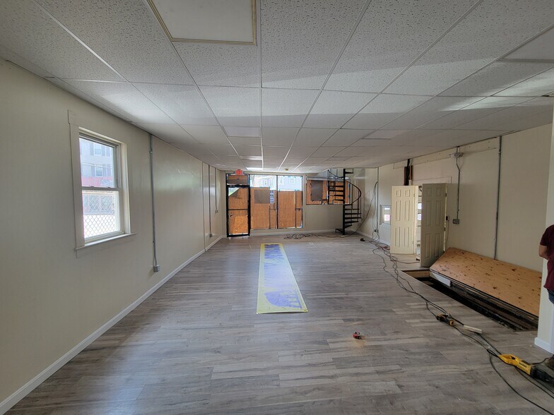 49 Mammoth Rd, Lowell, MA à louer - Photo intérieure - Image 2 de 5