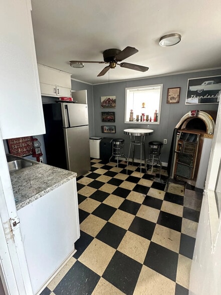 5220 Jones Rd, Forest Park, GA for sale - Interior Photo - Image 2 of 5