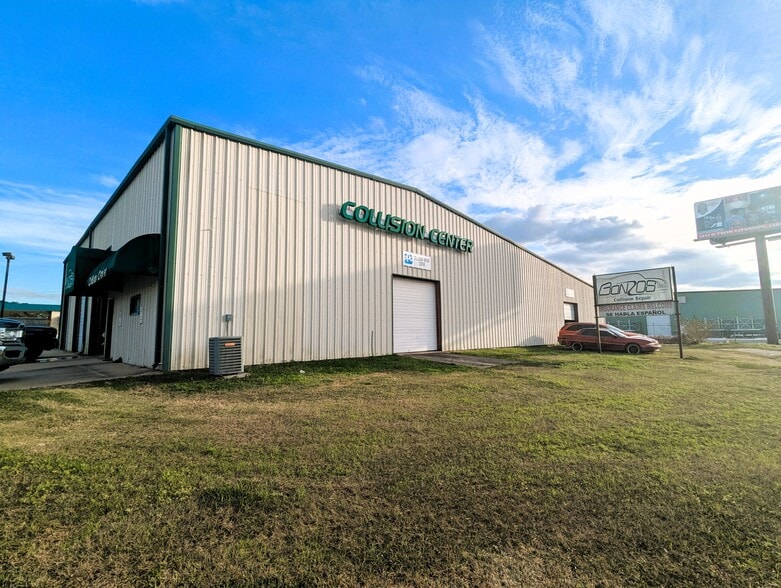 5320 W Parkway St, Groves, TX à vendre - Photo du bâtiment - Image 2 de 42