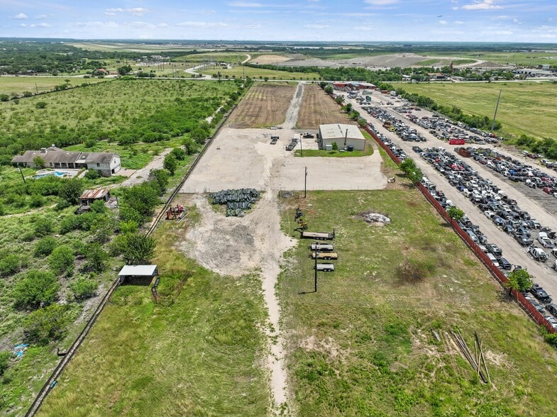 9605 Fm 812, Austin, TX for lease - Building Photo - Image 3 of 18