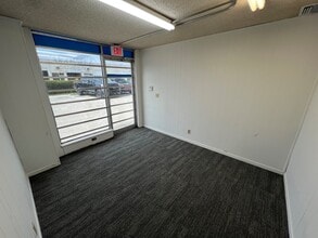 8254 Bama Ln, West Palm Beach, FL for lease Interior Photo- Image 2 of 7