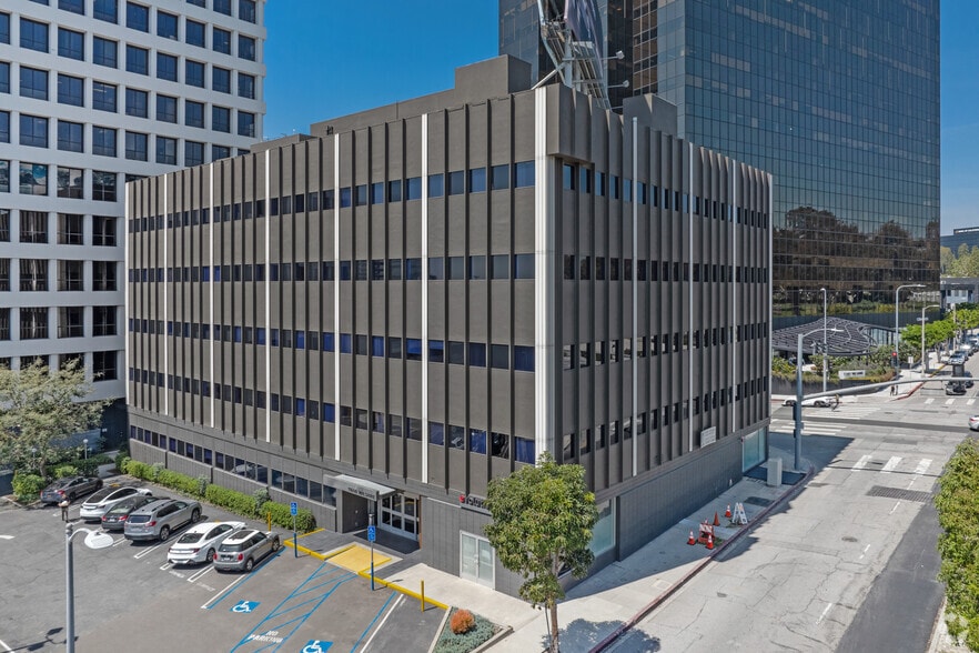 11600 Wilshire Blvd, Los Angeles, CA for lease - Building Photo - Image 1 of 23