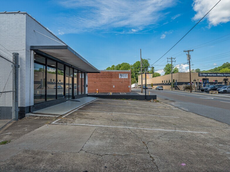 105 W Henderson St, Marion, NC à vendre - Photo du bâtiment - Image 3 de 28