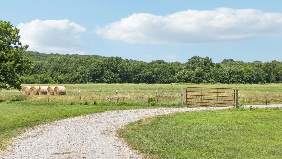5763 Lakeview Dr, Mounds, OK for sale - Primary Photo - Image 1 of 11