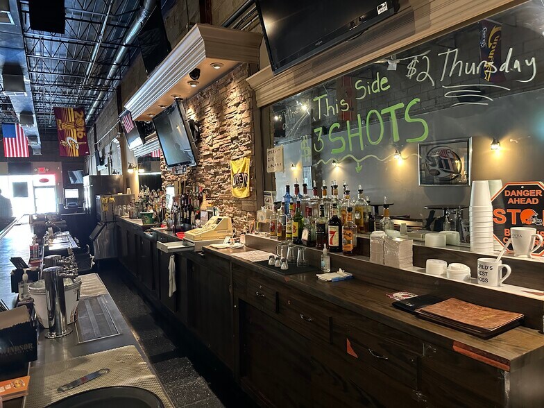 22530 Lake Shore Blvd, Euclid, OH à louer - Photo du bâtiment - Image 2 de 6