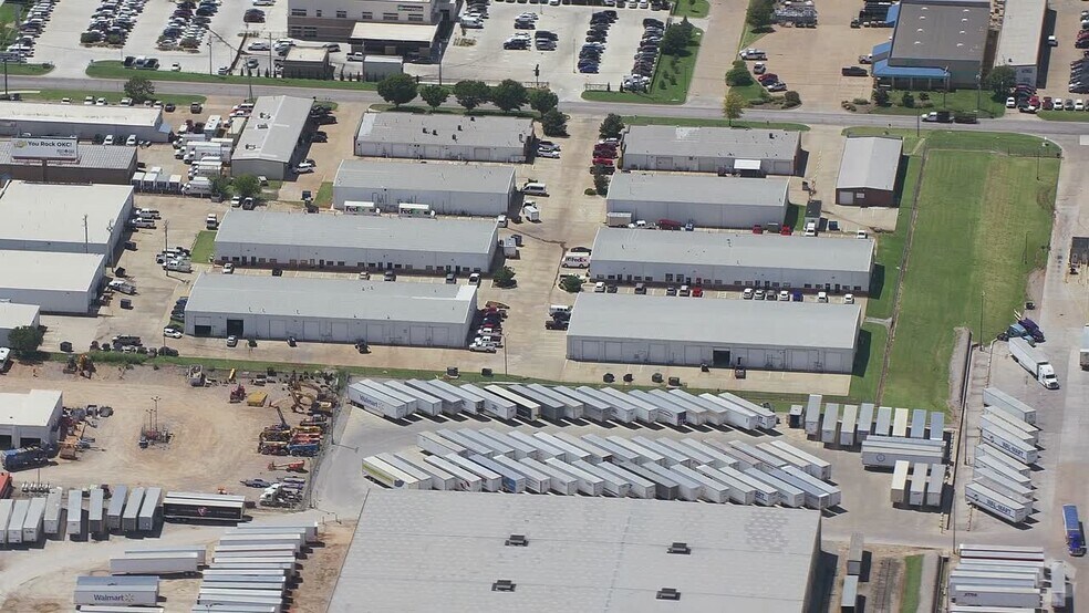 13772-13782 N Lincoln Blvd, Edmond, OK à louer - Vidéo aérienne - Image 2 de 3