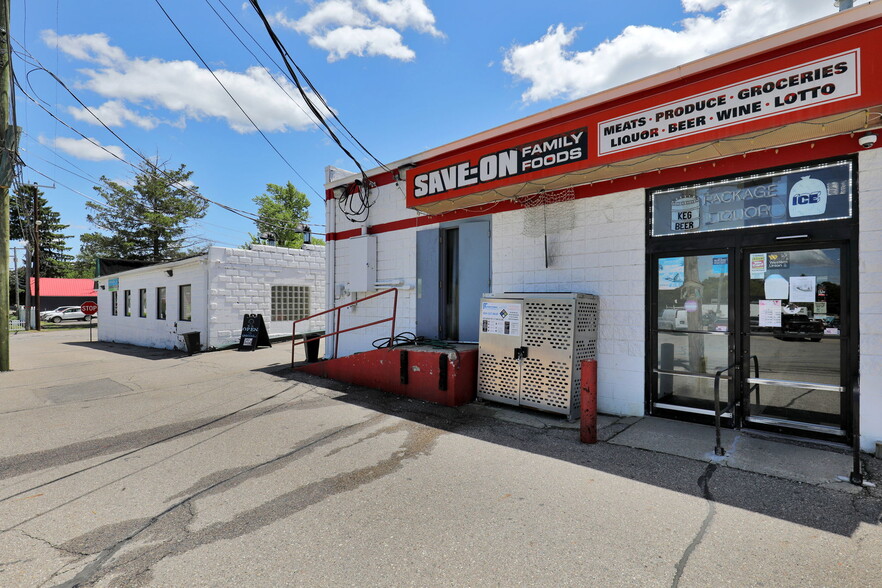 131 E Grand River Ave, Fowlerville, MI à vendre - Photo du bâtiment - Image 3 de 31