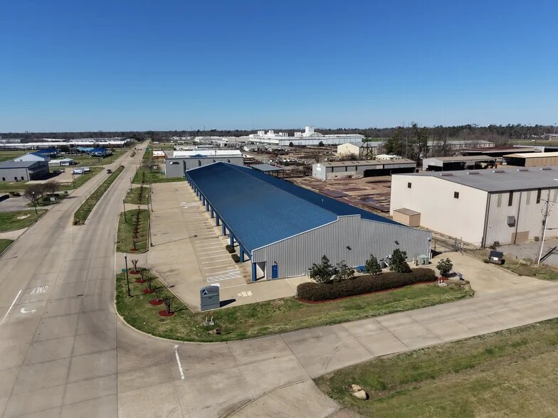 Pair of Conditioned Warehouses portefeuille de 2 propriétés à vendre sur LoopNet.ca - Photo du bâtiment - Image 3 de 9
