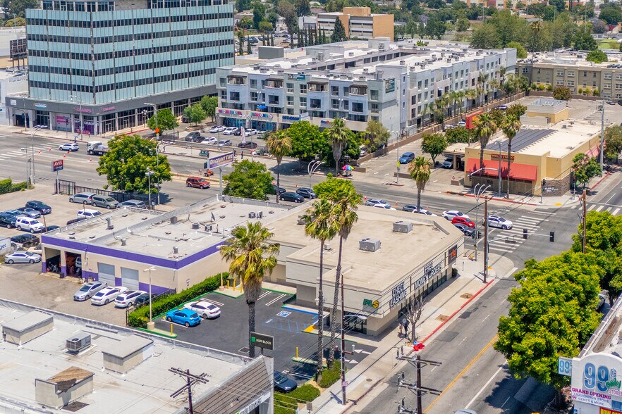 6801 Van Nuys Blvd, Van Nuys, CA à vendre - Photo du bâtiment - Image 3 de 8