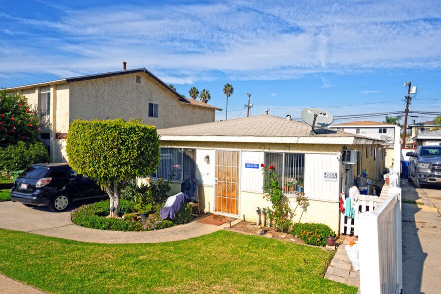 1651 251st St, Harbor City, CA à vendre - Photo du bâtiment - Image 2 de 4