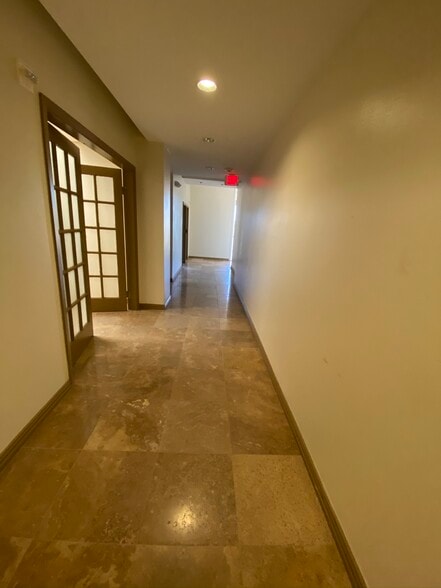 1120 Empire Central Pl, Dallas, TX for lease - Interior Photo - Image 3 of 12