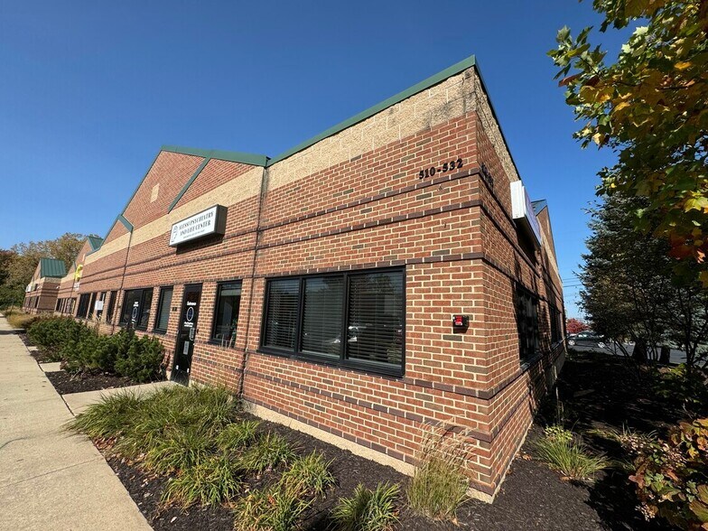 510 S Maple Rd, Ann Arbor, MI à louer - Photo du bâtiment - Image 1 de 14