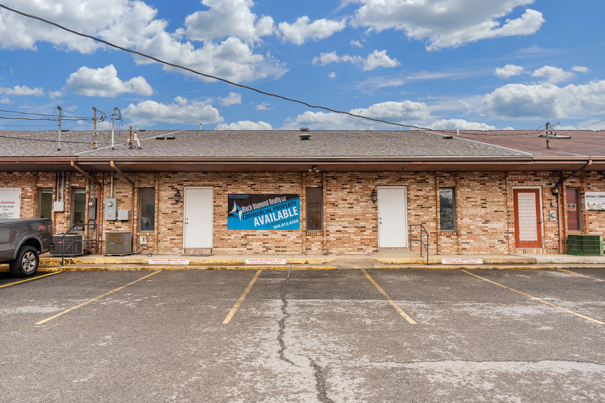 1189 Pineview Dr, Morgantown, WV for lease Primary Photo- Image 1 of 35