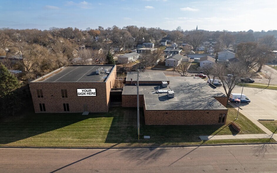 621 W Russell St, Sioux Falls, SD à vendre - Photo du bâtiment - Image 2 de 19