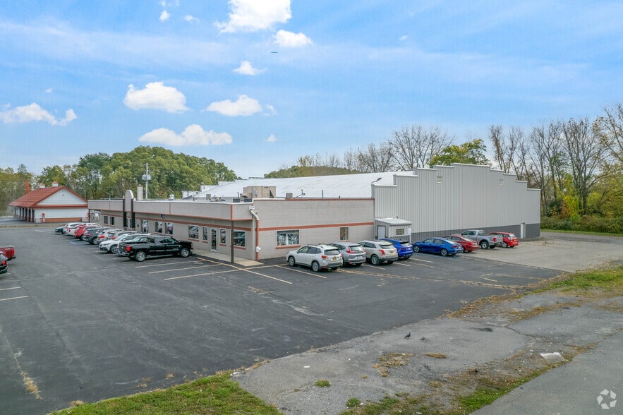 249 Wallins Corners Rd, Amsterdam, NY for sale - Primary Photo - Image 2 of 7