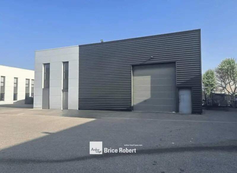 10 Rue Jacquard, Chassieu à louer - Photo du bâtiment - Image 1 de 14