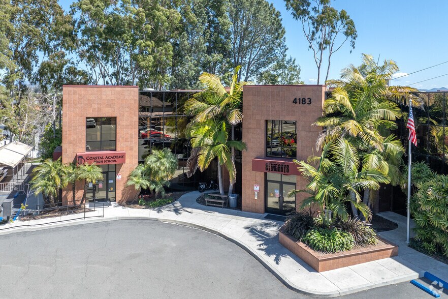 4183 Avenida De La Plata, Oceanside, CA à louer - Photo du bâtiment - Image 2 de 8