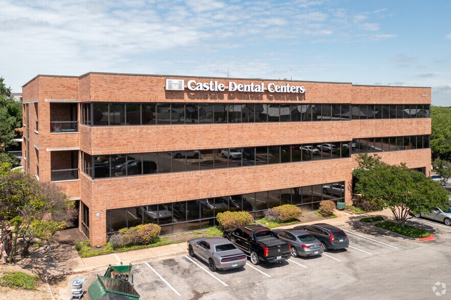 3001 S Lamar Blvd, Austin, TX à louer - Photo du bâtiment - Image 2 de 7