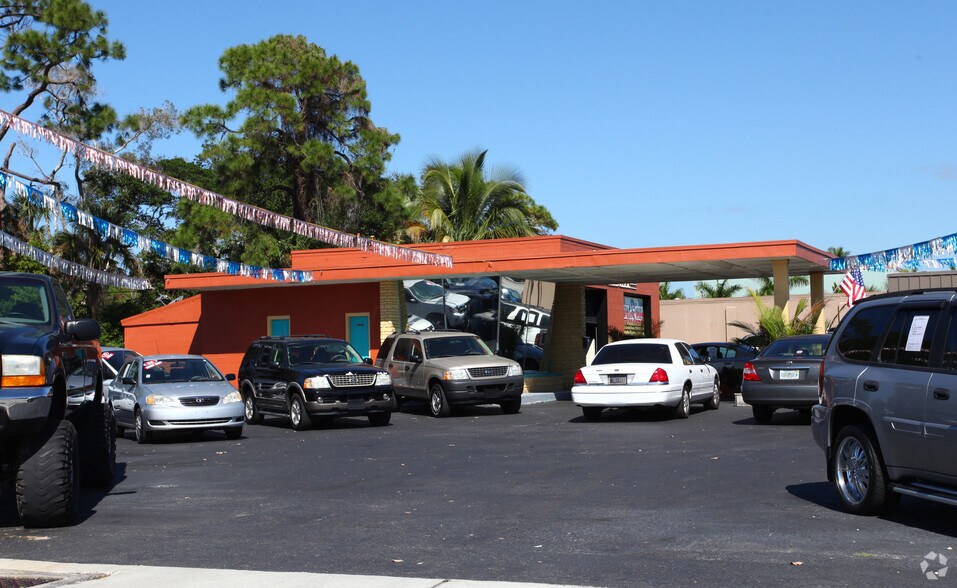 3264 Cleveland Ave, Fort Myers, FL à vendre - Photo principale - Image 1 de 2