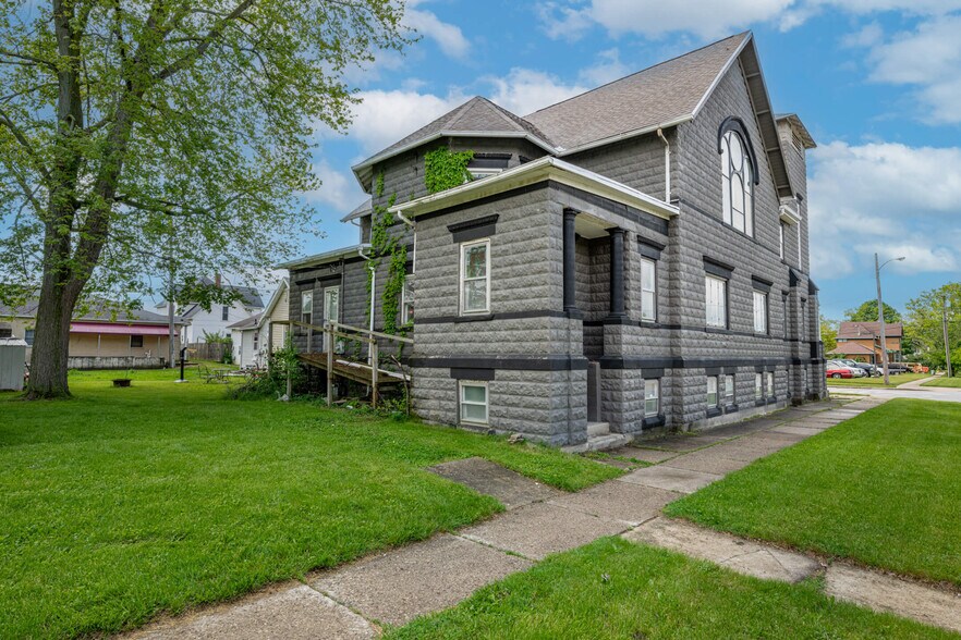 118 N Pine St, Saint Marys, OH à vendre - Photo du bâtiment - Image 3 de 11