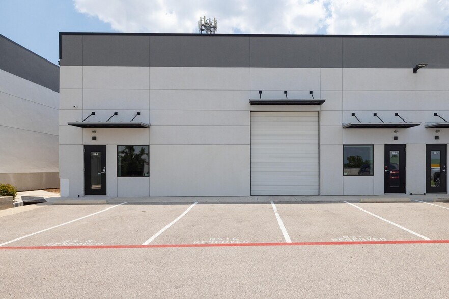2020 N Bell Blvd, Cedar Park, TX à louer - Photo du bâtiment - Image 3 de 32