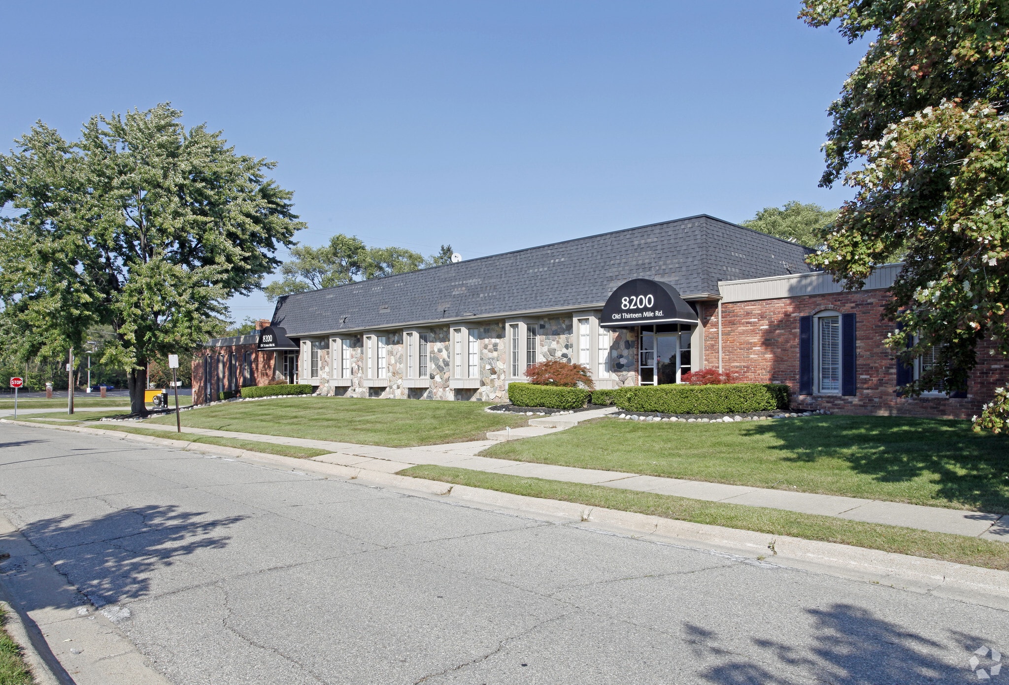 8200 Old 13 Mile Rd, Warren, MI for lease Primary Photo- Image 1 of 5