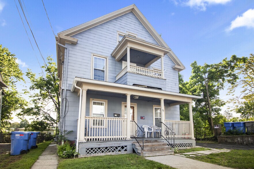 33 Landry St, Bristol, CT à vendre - Photo du bâtiment - Image 1 de 2