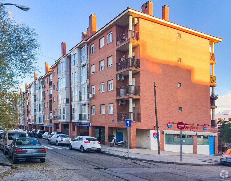 Commerce de détail dans Madrid, Madrid à louer - Photo du bâtiment - Image 2 de 2