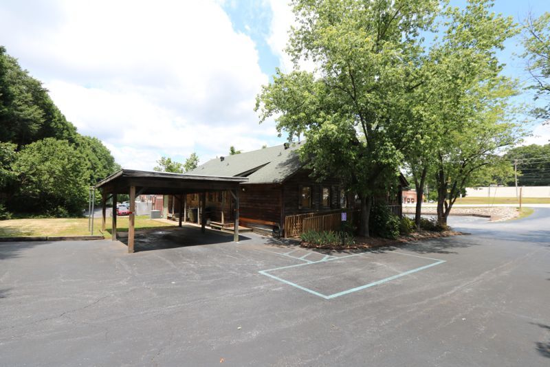 111 W Wade Hampton Blvd, Greer, SC à louer - Photo du bâtiment - Image 3 de 11