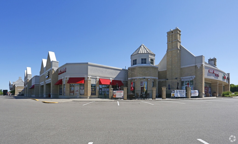 Chaska Commons portfolio of 7 properties for sale on LoopNet.ca - Primary Photo - Image 1 of 7