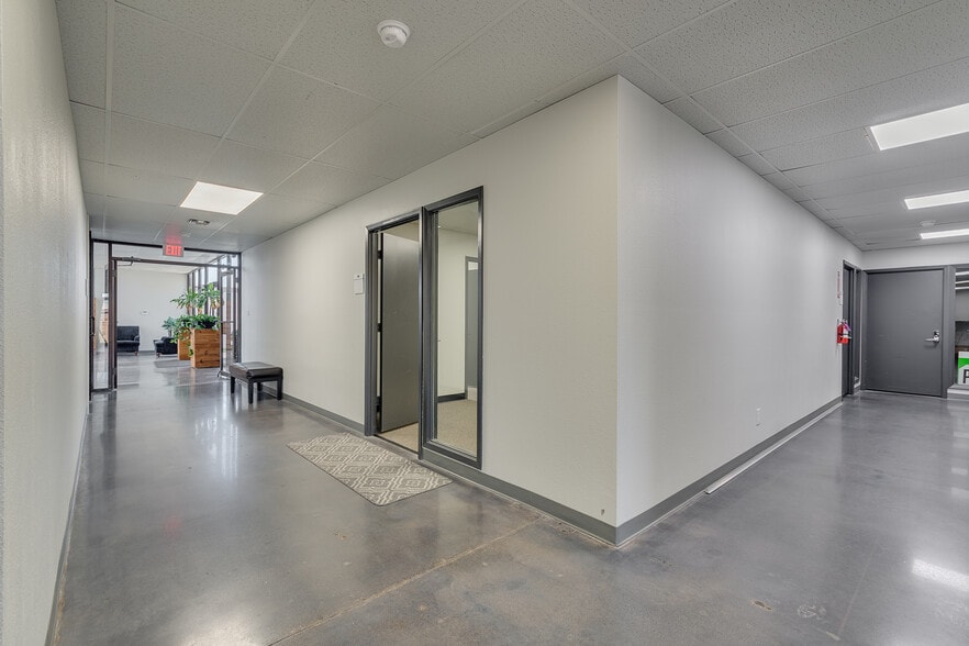 4925 Davis Blvd, Fort Worth, TX à louer - Photo intérieure - Image 2 de 17