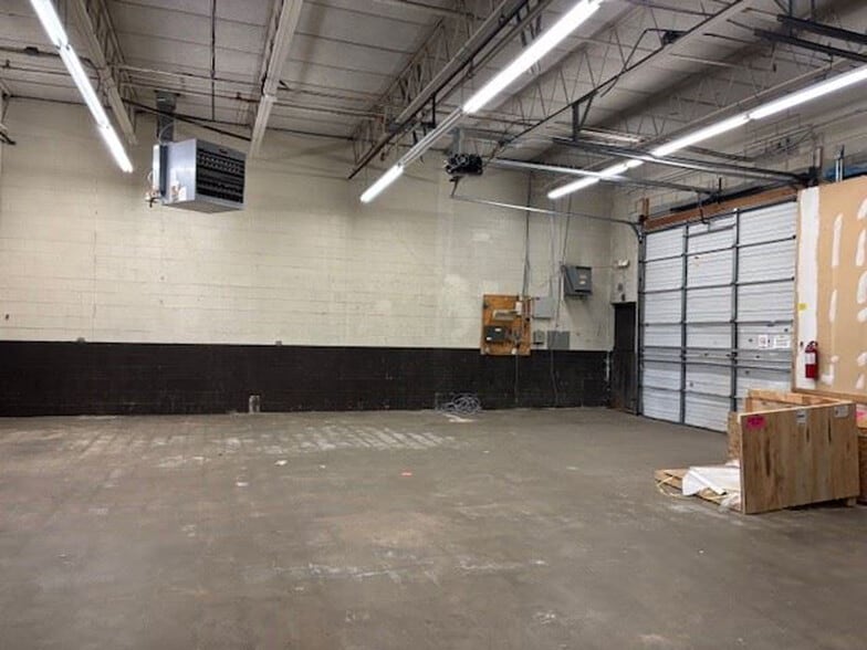 916-966 N West Ave, Jackson, MI for lease - Building Photo - Image 2 of 21