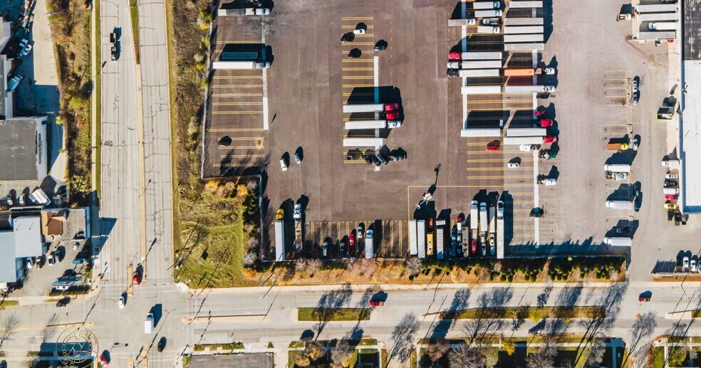 6000 N 76th St, Milwaukee, WI à louer - Photo du bâtiment - Image 3 de 9