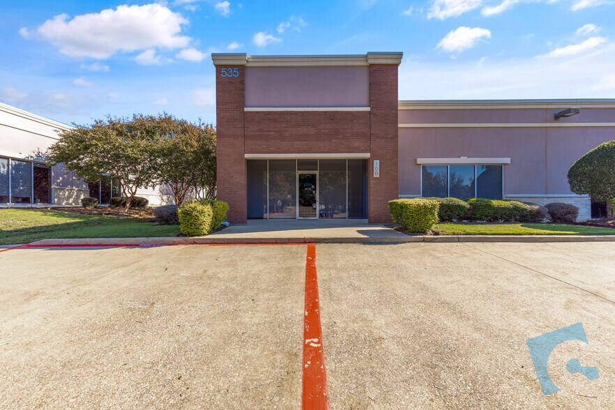 535 S Nolen Dr, Southlake, TX à louer - Photo du bâtiment - Image 2 de 11