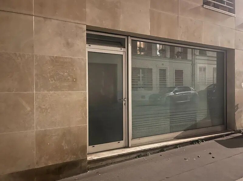 Retail in Paris for sale Building Photo- Image 1 of 9