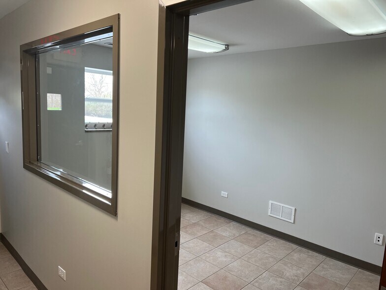 6320 W Bruns Rd, Monee, IL à louer - Photo du bâtiment - Image 2 de 9