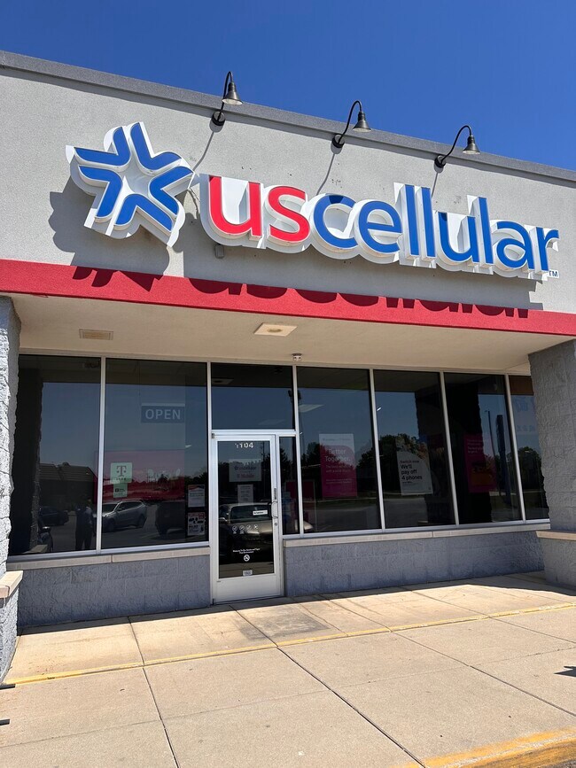 Plus de détails pour 1030 E Chestnut St, Chilton, WI - Commerce de détail à louer