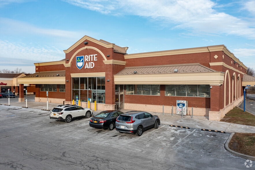 539 N Main St, Canandaigua, NY for sale - Building Photo - Image 2 of 4