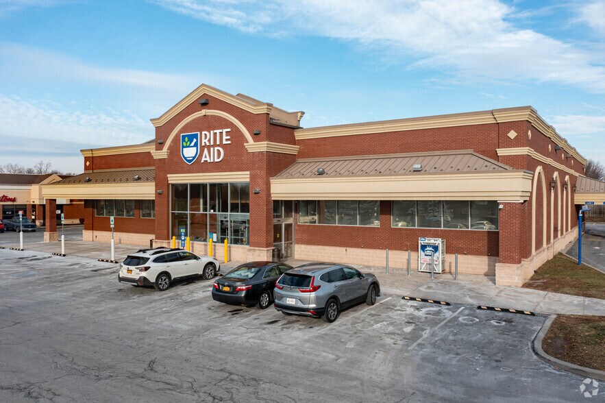 539 N Main St, Canandaigua, NY à vendre - Photo du bâtiment - Image 2 de 4