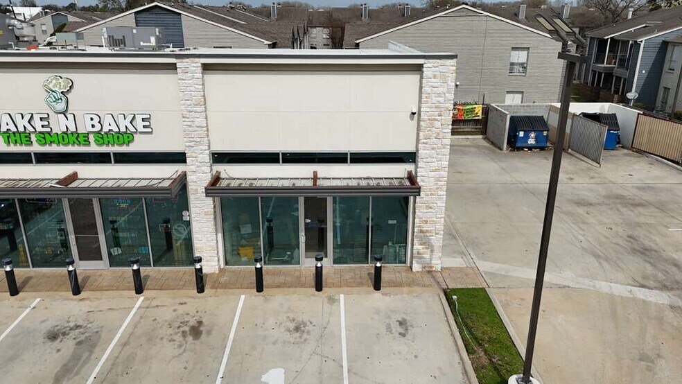 6690 W Airport Blvd, Houston, TX à louer - Photo du bâtiment - Image 3 de 5