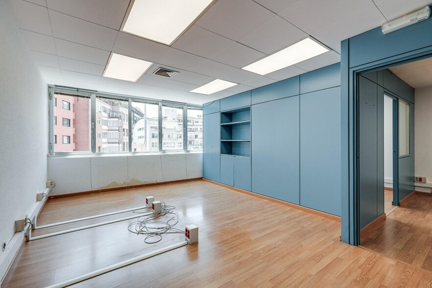 Office in Barcelona, Barcelona for lease - Interior Photo - Image 2 of 2