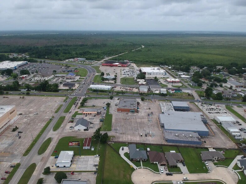 5801 W Park Ave, Houma, LA à vendre - Photo du bâtiment - Image 3 de 8