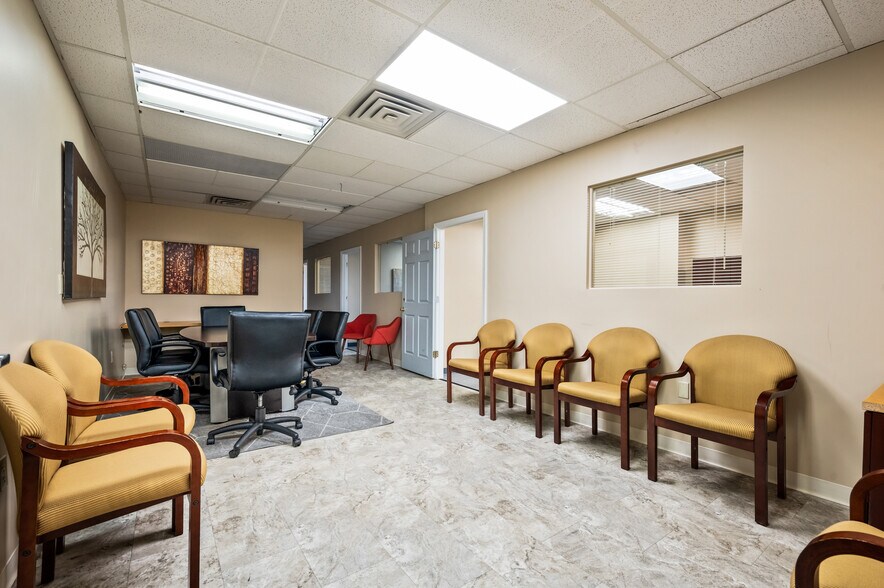 12300 PERRY Hwy, Wexford, PA à louer - Photo du bâtiment - Image 3 de 15