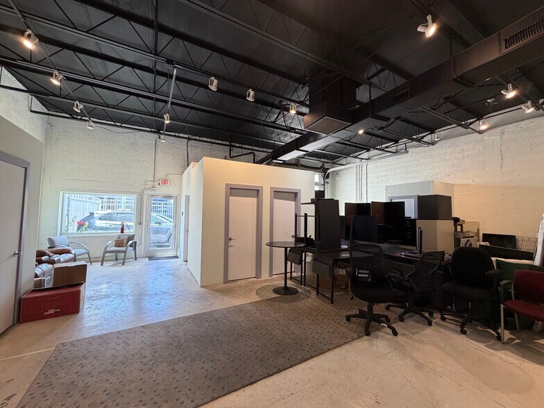 3241-3249 NW 38th St, Miami, FL à vendre - Photo du bâtiment - Image 3 de 14
