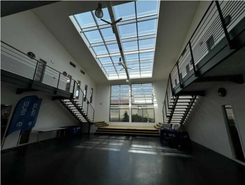 Local d'activités dans Décines-Charpieu à vendre - Photo intérieure - Image 3 de 8