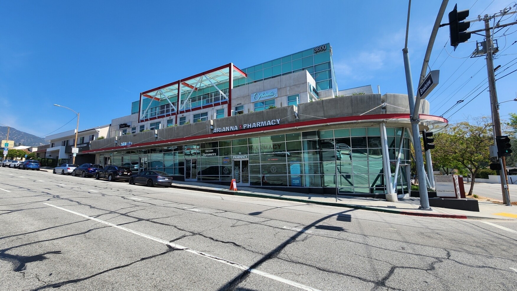 3600 N Verdugo Rd, Glendale, CA à louer Photo du bâtiment- Image 1 de 22