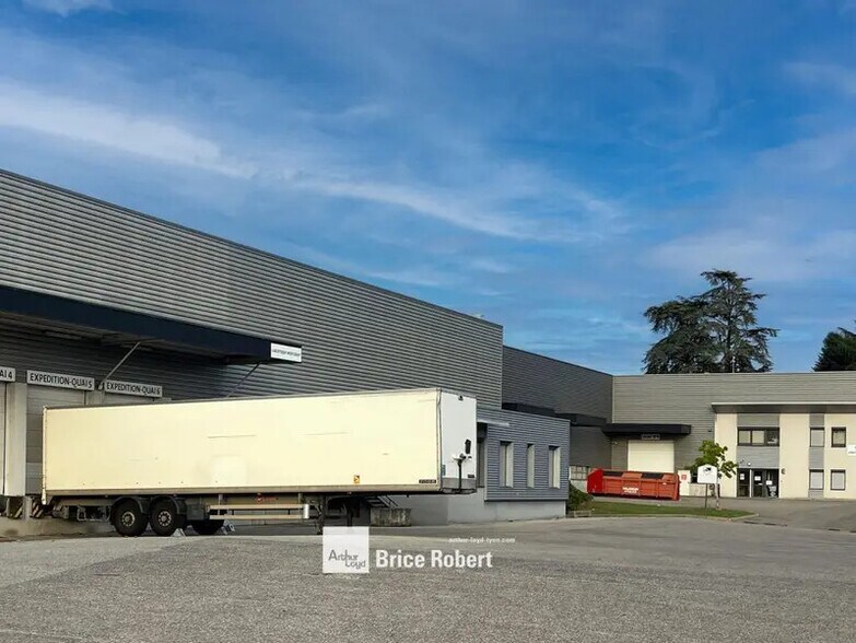 Flex in Saint-Priest for lease - Building Photo - Image 2 of 2